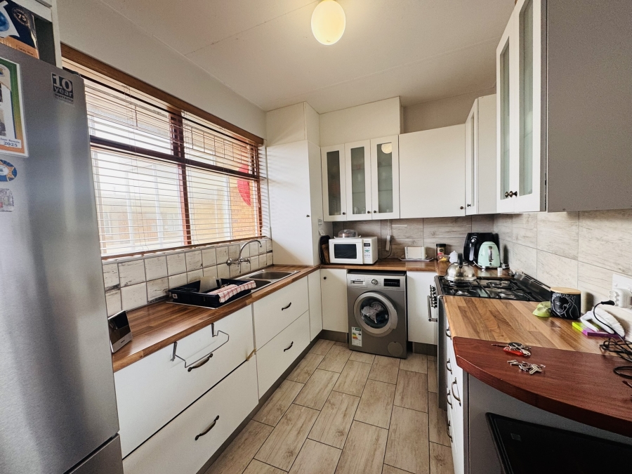 To Let 1 Bedroom Property for Rent in Strand South Western Cape